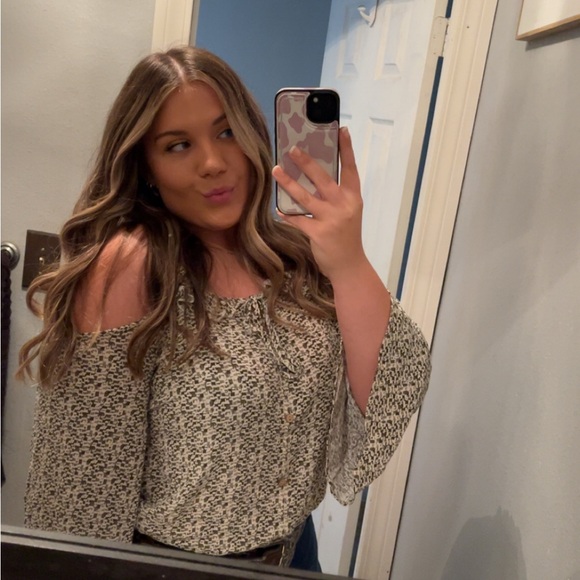 Meet your Posher, Makayla - Picture 1 of 1